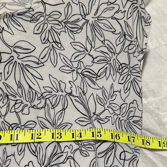 LOFT Monochrome Floral‎ Print Blouse - Picture 7 of 8